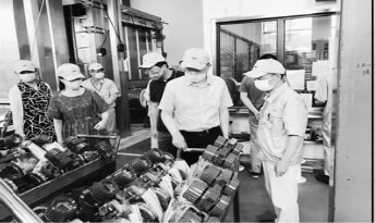 嘉定區(qū)人大常委會關(guān)注企業(yè)發(fā)展 副主任王建新視察上海橫河電機(jī)有限公司