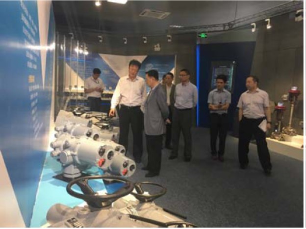 總公司黨委書記、董事長鄭建華等一行到公司現(xiàn)場辦公,要求— 抓住改革機會 加速變結構謀拓展