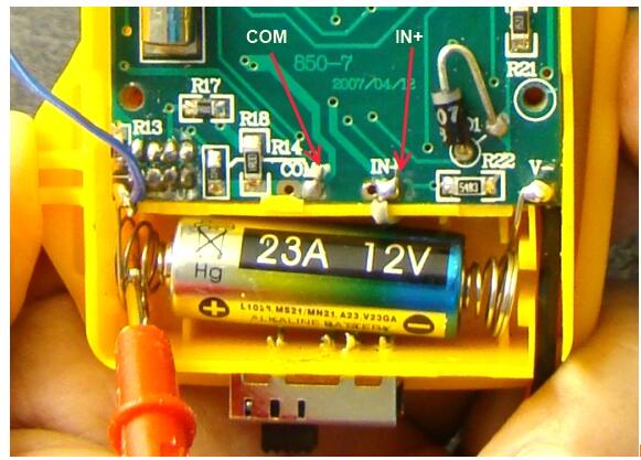 圖：萬用表內(nèi)的COM和IN +端子